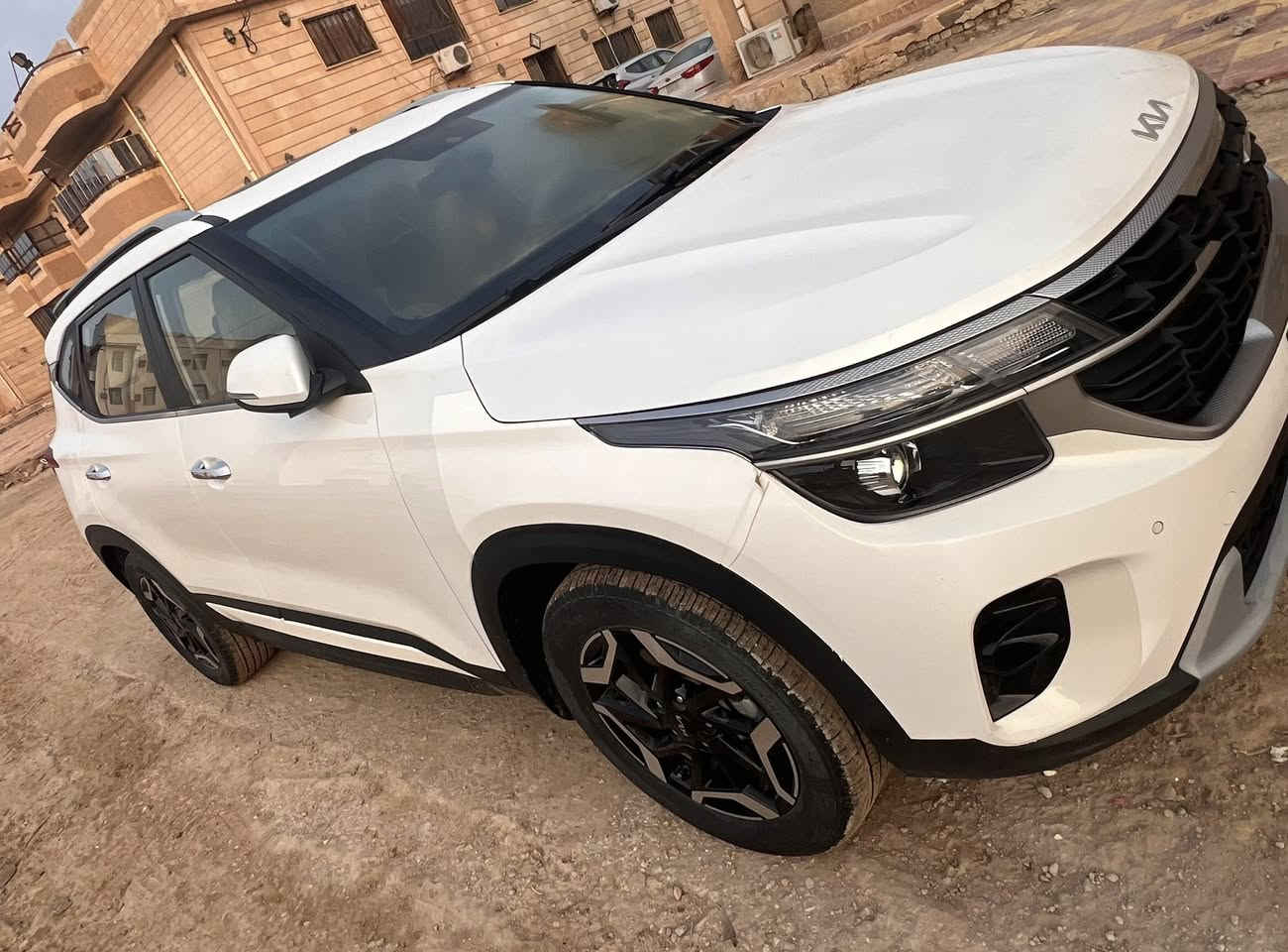 كيا سليتوس 2024 رقم اربيل
فول مواصفات ماشية 27،225 كم 
بيها فقط دحجه مال ستوته قرب اللايت الايسر كما موضح بالصوره
السعر 175 قفل
للاتصال على الهاتف ***********
