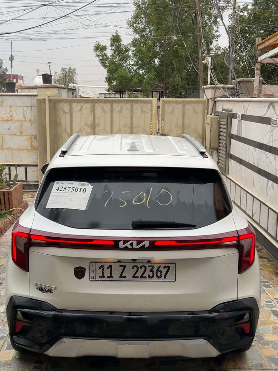 كيا سلتوز موديل 2024 
مرقم بغداد حجم المحرك 2000 دوش 
فول مواصفات عدا الفتحه حادث كما موضح بصور طخطخات بصفحة السايق تبديل باب نفس اللون اصلي وفوك الجامه طخه مصلحه ع كدها
ايرباك فقط برده 
ماشية 25.000KM سياره جديده مابيها نقص
السعر 158$ بيها مجال 
مكاني بغداد جديده الامين *********** بغداد, العراق
