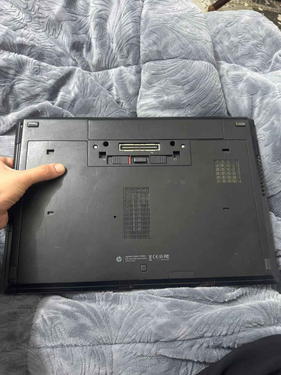 HP EliteBook 8560p
متوفر حالياً لابتوب HP EliteBook 8560p بحالة ممتازة وكامل الملحقات. جهاز مثالي للأعمال اليومية، الدراسة، وتصفح الإنترنت بسرعة وسلاسة.

💻 المواصفات الأساسية (كما هو موضح في لقطات الشاشة):

المعالج: Intel Core i5-2540M (2.60GHz، الجيل الثاني).

الذاكرة (RAM): 4 جيجا رام DDR3.

التخزين: هارد ديسك HDD بحجم 466 جيجا (500 جيجا فعلياً) - مساحة كبيرة لملفاتك!

الشاشة: شاشة كبيرة وواضحة، مثالية للأعمال (15.6 بوصة).

النظام: Windows 10 Pro 

نظافة ممتازة، 95% نظيف

الملحقات: يأتي مع شاحنته الأصلية بحالة جيدة.

الموثوقية: جهاز من فئة EliteBook المعروفة بمتانتها.

ملاحظه مهمه، سماعة الجهاز فيها وشه تحتاج الى مراجعه واصلاح

السعر 300 الف قابل للتفاوض

بغداد الرصافه جسر الصرافيه الحديدي


**إذا كنت صاحب هذا الإعلان وتريد حذفه لأي سبب، رجاءا أرسل رسالة إلى الدعم الفني**