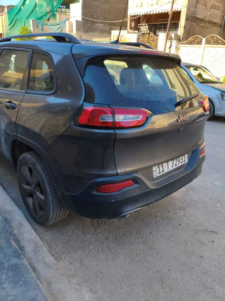 ارخص جيب بهاي المواصفات ونسخة تأسيسية
***********
جيب بزون 2016 فول مواصفات 
120 وينزل من سعرها ورقتين مال بانوراما 

بانوراما 

بصمة 

بصمة ابواب 

تشغيل عن بعد 

صندوك كهرباء 

حساسات 

مراية اوتودم 

محرك 2400

كشن السائق كهرباء ٣ حركات 

شاشة اكبر مقاس مع كامرة خلفية 

رقم بغداد 

لاستفسار اكثر على خاص
