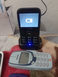 ايفون ٥ سي • شغالة • بدون شواحن