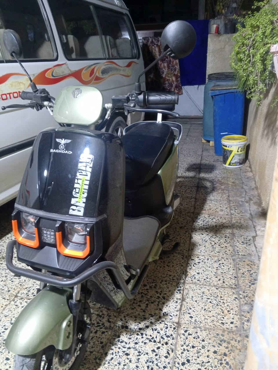 سلام عليكم ورحمه الله وبركاته دراجه شحن للبيع 2026تجي ملف 2500سرعه حقيقة 70الشحنه الوحده تمشيك 90كم وتجي سويجات٢تشغيل عن بعد ٢كارتات تشغيل ٢ السعر850للاستفسار ***********
