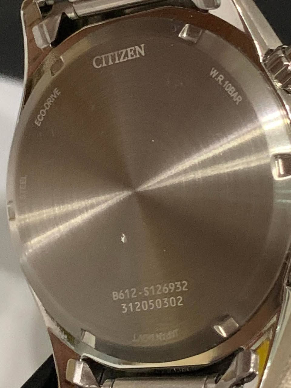 السلام عليكم.....
ساعة CITIZEN ياباني اصلي بطارية
شحن ضوئي ECO DRIVE 
سوبر كوارتز 
ستوب وج 
كرونوكراف 
نافذة للعرض التاريخ
سناتر شغالة 
أميال وارقام فسفوري 
سنتر ثواني ثانوي 
نظام ٢٤ ساعة 
القطر ٤٣
مقاوم للماء ١٠٠م 
سير حديد ستانلس ستيل معلم 
جديد غير مستعمل مع العلبة الأصلية وبطاقة الضمان 
السعر ٢٠٠$
يوجد توصيل ***********
