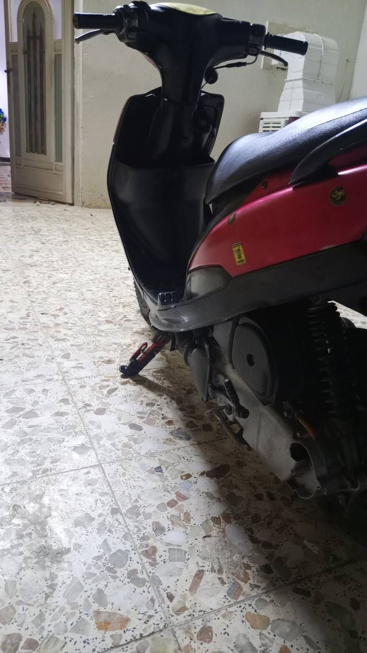 الجناي والي يدور نضيف دراجه ماكس عدله للبيع بلادي 49 بيهة  دخانة من زور عليه.بس مجفتة مرة وحدة الكفرات ختم واحد السوادات ختم واحد  سلف هندر نكره بكل وقت لايت عالي ناصي سكن بريك قفل ستيرن قفل جنطه ستاند صفح وتعليك وبيها صالنصهfm وبلادية موجودة وبيها كلجات رياضي اصلي
السعر :400وبيها مجال 
المكان : واسط كوت 
الرقم :***********
