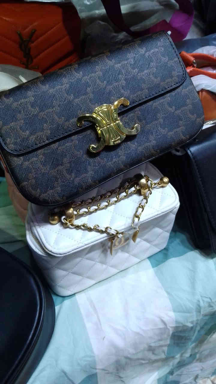 يالله سلام عليكم باجر كصر جديد محلات الحاج أبو سلام الصبح الساعه8صبح العنوان المحموديه صحت الطلاب قرب الحدادين محلات الحاج ابو سلام يوجد لدينا اطفال بيبي قميص نسائي بشت صايه فروه نسائي كلبيه فستان ملابس داخليه الحاف ريكوت كوت نسائي  الستفسار رقم الهاتف *********** محمد الكويتي
