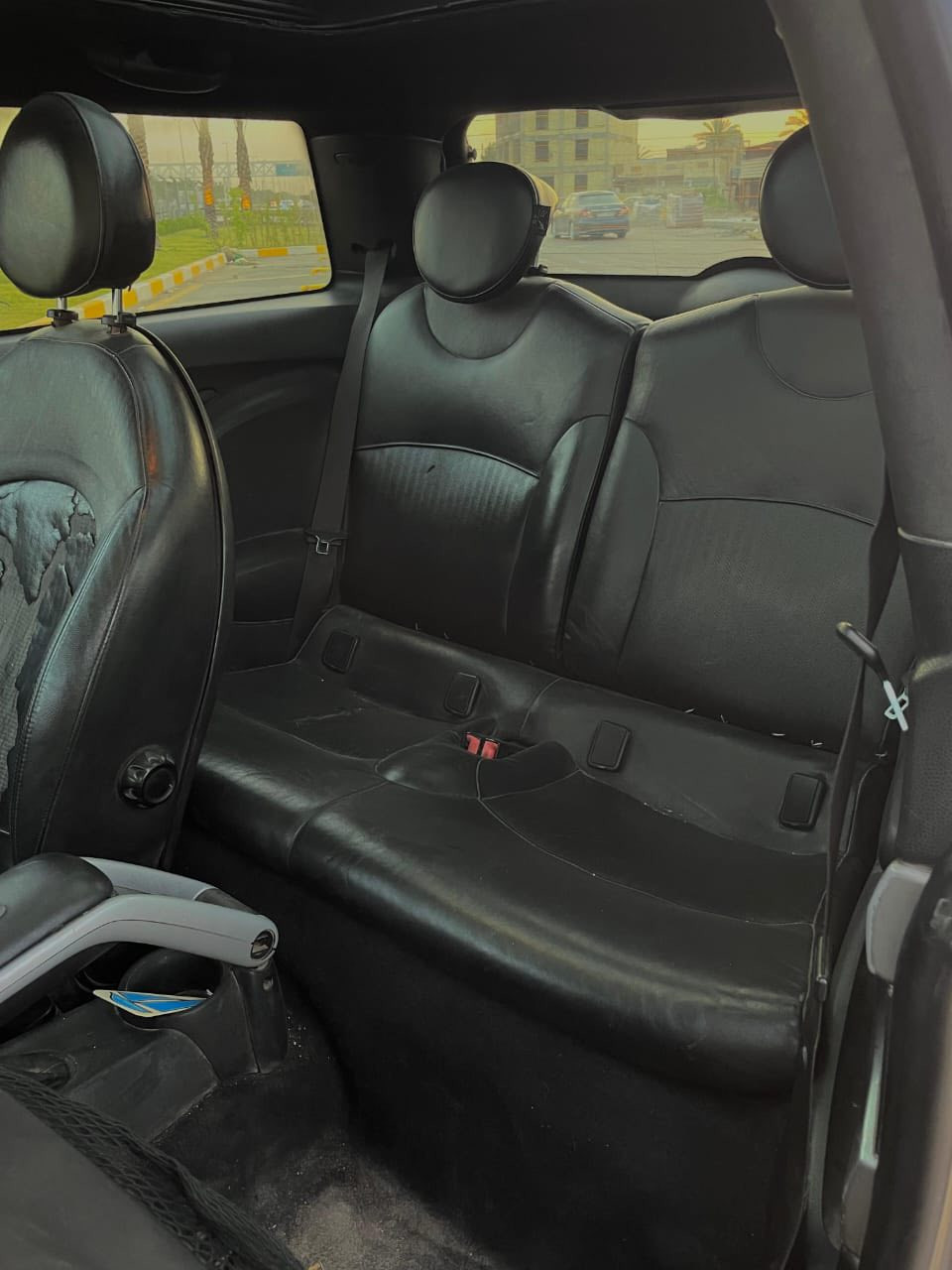 السلام عليكم ميني كوبر للبيع موديل 2008 تخم تاير صدر امامي خلفي جديد كير اوتماتيك محرك 2000 تيربو سوبر جارچ السعر 60$ قفل رقم الهاتف ***********
