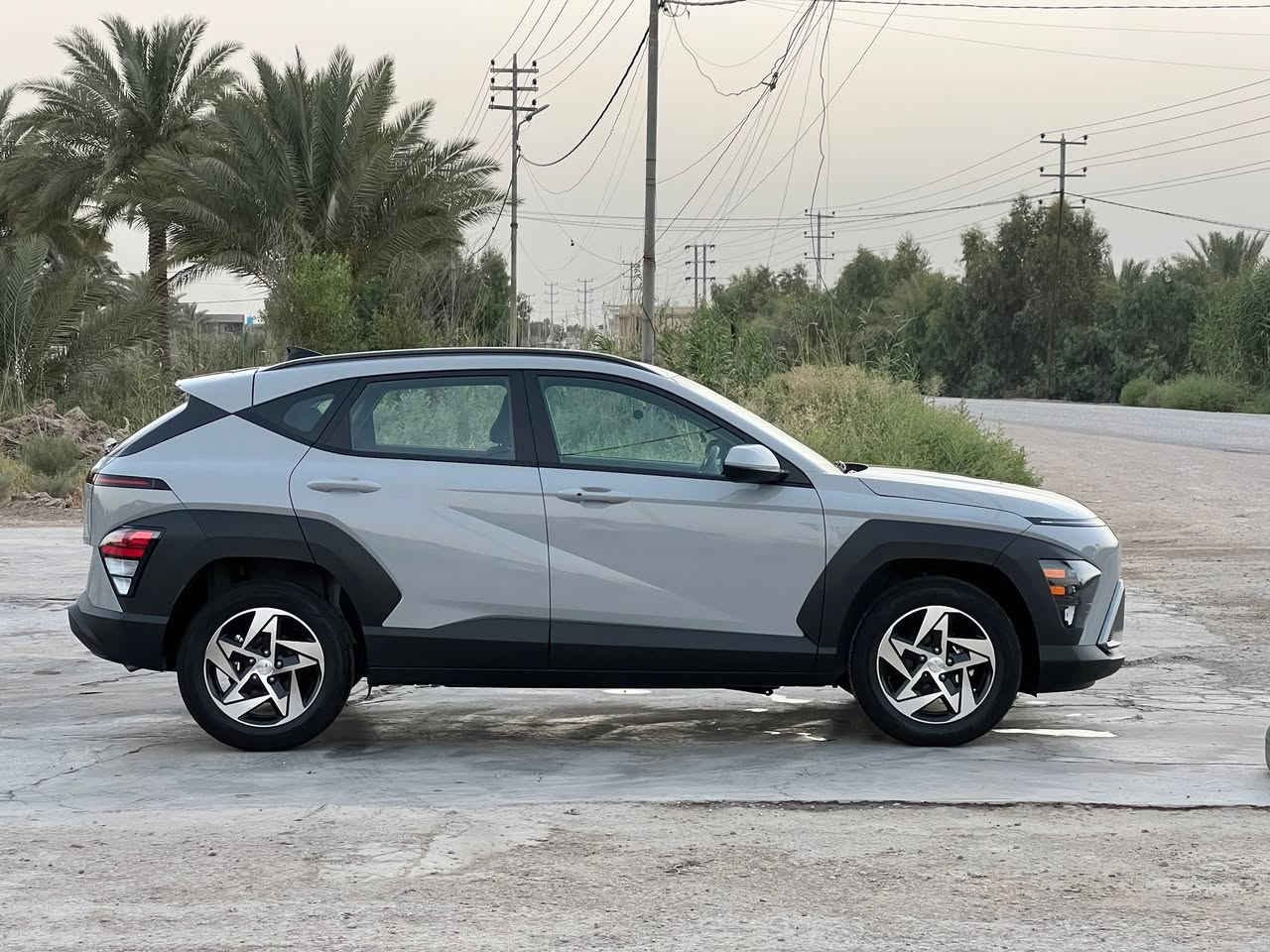 السلام عليكم هونداي كونا ٢٠٢٦ دخول جديد منفيس باسمي تترقم جميع المحافظات عدا الاقليم للبيع او مراوس السياره كلش نظيفه واحلى من الصور ممشا السياره ٢٠٠٠ يعني زيرو كله ليبل واحد حتى الدعاميه مالته حادث السياره مرفق وي الصور بس مقدمة البنيد ومصبوغ فقط لون مميز اسمنتي 
فئة السياره Se معروفه مواصفاته عاديه مكينه 2000 
بصمه زائد بصمة ابواب 
شاشه متصله 
عدادات ليزريه 
تحكم استيرن 
تحديد مسار 
رادارات امامي وجانبي وخلفي 
كامره خلفيه 
نظام سبورت 
توقف اصطدام 
للبيع او مرواوس سعر ١٦٠ وبيه مجال قليل 

مكان السياره بابل حله قرب سيطرة اثار بابل للاستفسار الاتصال على الرقم ***********او *********** والشراي بي خير ويدلل

