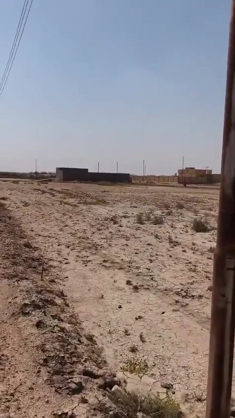 السلام عليكم قطعتين طبك 
على ٤٠٠ 
وعلى شارعين يعني كل ٤٠٠ على شارع مايقل عن ١٠ متار 
قرب شركة نفط ذي قار 
سعر ال ١٥ تريد ٢٠٠ هم ترهم 
يبعدن عن شارع العام ١٥٠ متر 
يرجى الاتصال *********** يوجد واتساب 
ماسنجر ماجاوب الشراي يتصل
