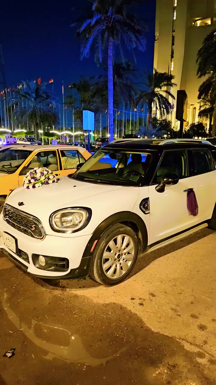 للبيع سيارة ميني كوبركانتري مان 2017s.
فوول مواصفات جاهزة من كل شي .محرك 2000.
اربع ابواب .. حجم عائلية .
السعر 13000$. 
المكان .. بغداد ..الكرادة.
***********
