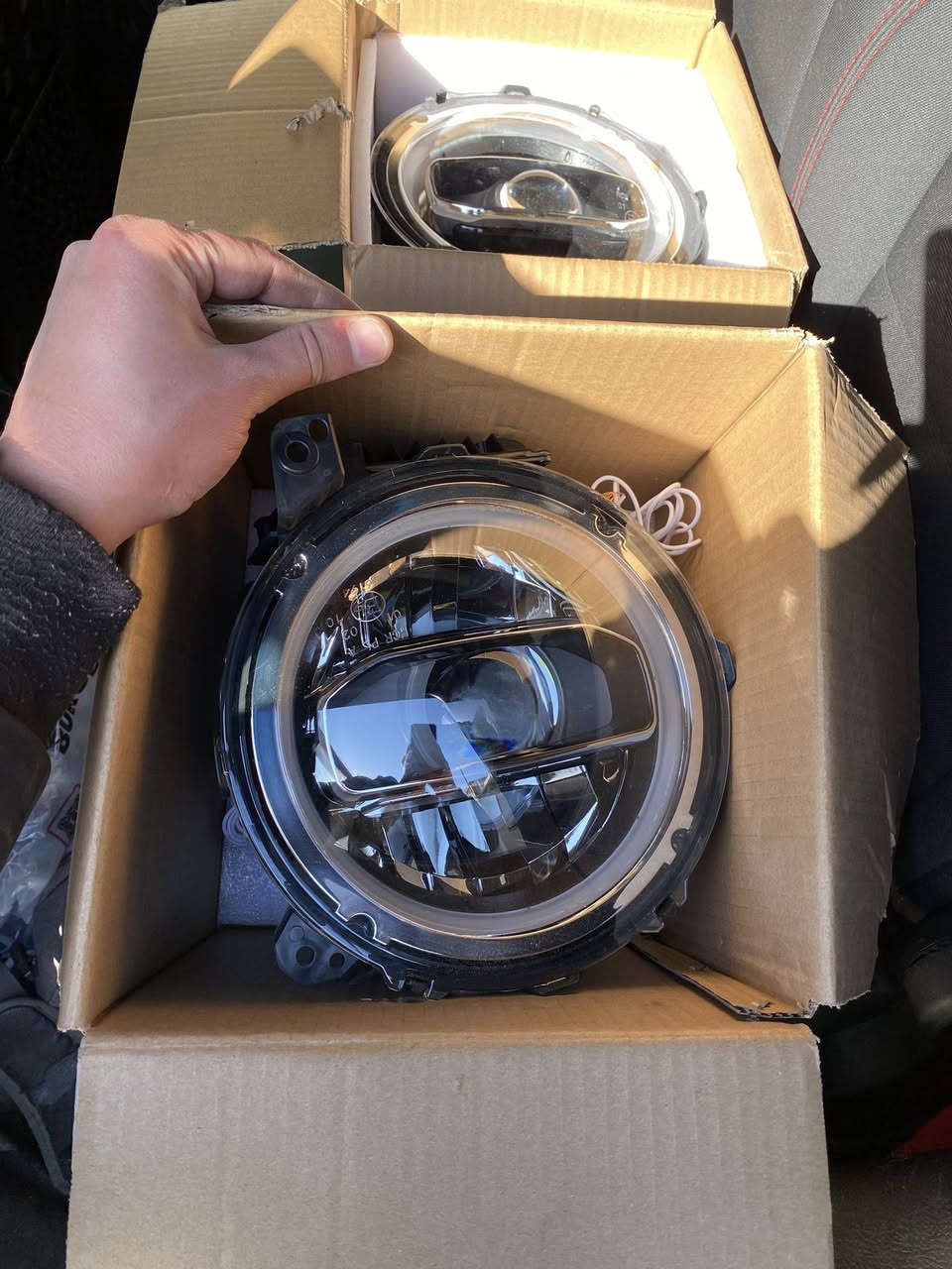 السلام عليكم 
عندي هذني زوج لايتات جيب (رانكلر-كلاديتور) من ٢٠١٩ الى اخر موديل jl   Jt
 هذا الشكل عدسة جدد 
لد ترحيب ولد اشارة 

بعدهن جدد بالكارتون ما شديتهن للبيع مكاني بغداد ***********
