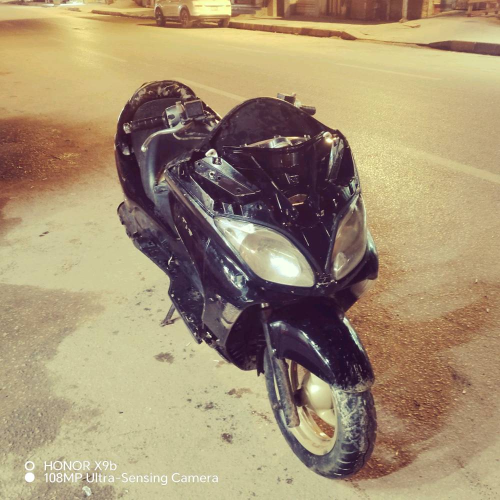 السلام عليكم دراجه فورزا 09 مفتوحة مره وحده تايرات جدد دبلات خلفي امامي جديد 