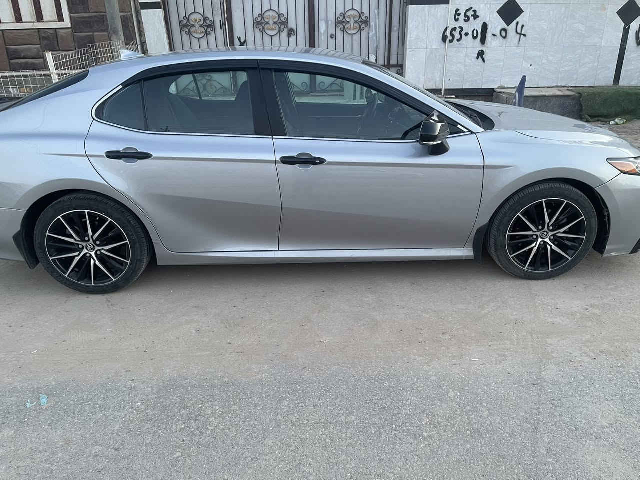 كامري 23 رقم بغداد طخه  خفيفه بالجاملغ الأمامي  بدون أربكات مكانها بالحله ***********  السعر 190
