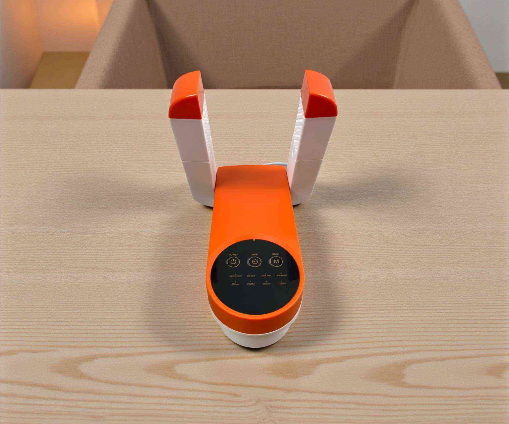 جهاز تنشيف الأحذية الكهربائي متعدد الوظائف بتيار هوائي 360°

الاستخدامات

تنشيف الأحذية المبللة بعد الغسيل أو المطر.

إزالة الرطوبة والروائح غير المرغوبة من داخل الحذاء.

مناسب للأحذية الرياضية، الجلدية، أحذية العمل، وأحذية الأطفال.

يُستخدم داخل المنزل بأمان وسهولة.

المميزات

نظام تنشيف هوائي بزاوية 360° لتوزيع الحرارة بشكل متساوٍ داخل الحذاء.

ذراعان قابلتان للفتح لتنشيف زوج أحذية في نفس الوقت.

3 أوضاع حرارة:

- حرارة عالية
- حرارة متوسطة (Standard)
- حرارة منخفضة

مؤقت ذكي (Timer) بعدة خيارات زمنية:

- 30 دقيقة
- 60 دقيقة
- 120 دقيقة
- 240 دقيقة

لوحة تحكم علوية بأزرار لمس واضحة وسهلة الاستخدام.

يعمل على جهد كهربائي واسع 100V – 220V.

التردد الكهربائي: 50–60Hz.

نظام تحكم بزر (Button Control).

فتحات تهوية جانبية لتصريف الحرارة بأمان.

تصميم مدمج وثابت مع قواعد سفلية مانعة للانزلاق.

محتويات الصندوق

جهاز تنشيف الأحذية الكهربائي.

كتيّب إرشادات الاستخدام.

الملاحظات

طول سلك الكهرباء: 130 سم.

قياس الكرتون:

- الطول: 18 سم
- العرض: 9 سم
- الارتفاع: 28 سم

يُفضّل عدم استخدام الجهاز مع أحذية شديدة الحساسية للحرارة على وضع الحرارة العالية.

يُنصح بترك مسافة تهوية حول الجهاز أثناء التشغيل. أربيل, العراق


**إذا كنت صاحب هذا الإعلان وتريد حذفه لأي سبب، رجاءا أرسل رسالة إلى الدعم الفني**