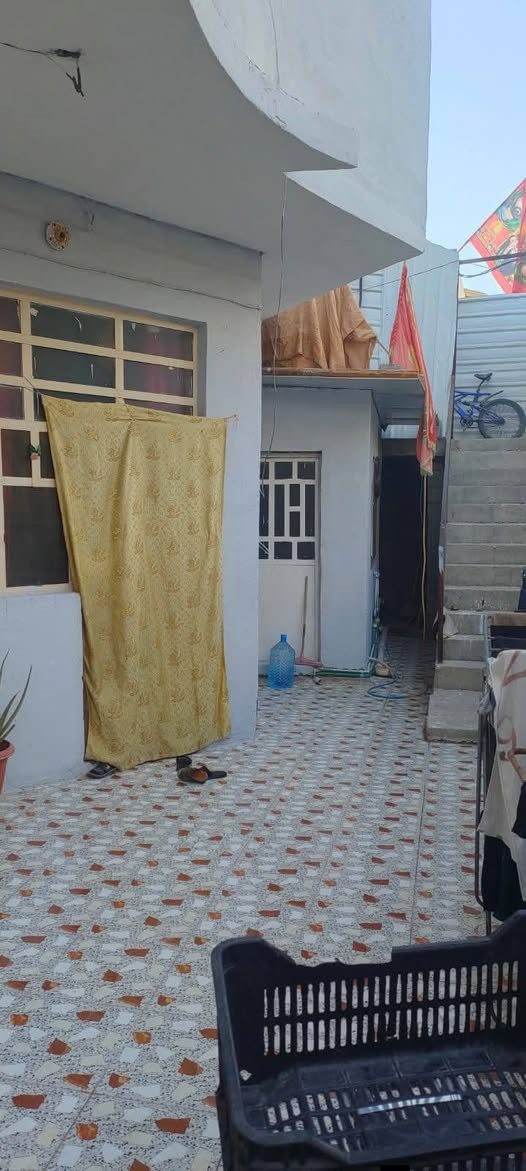 السلام عليكم
بيت للبيع في بعقوبة  خرنابات منطقة الجرد  مساحة 200 متر طابقين  واجهه 14 نزال14 
الطابق الاول متكون من طارمةو استقبال ومطبخ وغرفتين وحمام وتواليت وصالة ..
والطابق الثاني متكون من طارمة  وثلاث غرف ومطبخ وحمام وتواليت 
درج داخلي و درج خارجي   يرهم نقد و قصط  
للاستفسار الاتصال على هذا الرقم.. 
***********
***********
