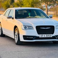 للبيع كرايسلر 300C موديل 2018 مرمزة 2022 لون أبيض لؤلؤي داخلية مرتبة و...