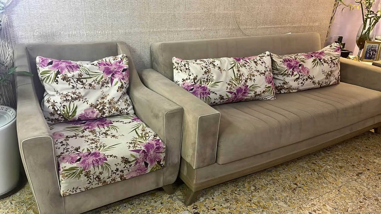 مرحبا غراض بيت للبيع 
كاونترات مع سنك ب٨٠٠ اي ضرر مابيها 
تخم ب ٦٠٠ كلش ثكيل ١٠ مقاعد 
مكان بزيونه 
رقم ***********
