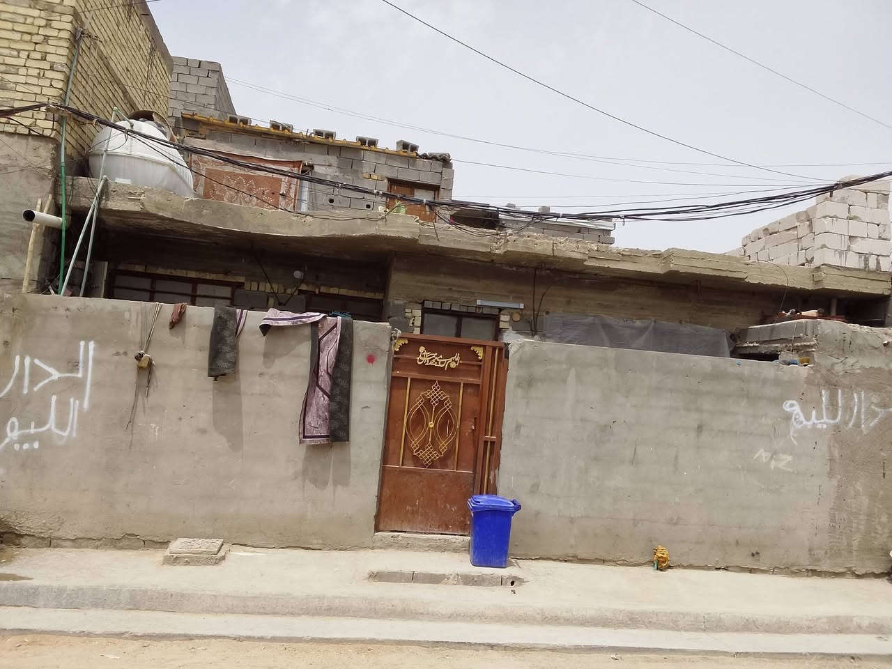 سلام عليكم بيت ميه مربعه ام الكبر شارع كوفي لصلطان يبعد عن شارع لعام ست افرع البيت جديد ونضيف تبليط مي مجاري كهرباء كله جديد بي غرفه خمسه بخمسه صاله خمسه بخمسه وستقبال سته بربعه ومطبخ اربعه باربعه لبيت كله صب ‏ السعر 55  ‪***********‬‏
