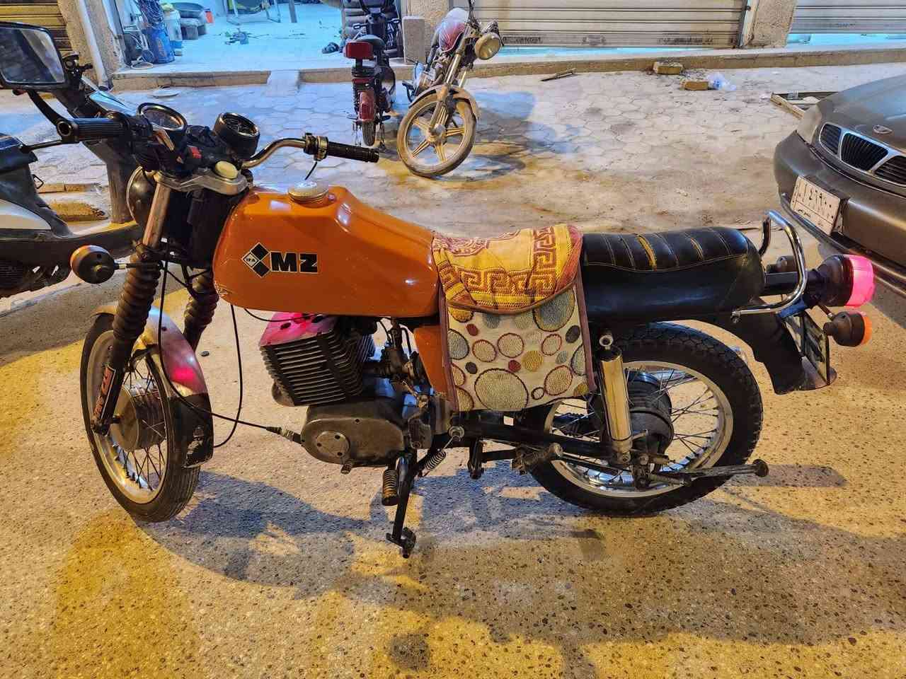 سلام عليكم دراجة امزت للبيع موديل 82 دراجة خير من الله مكاني كربلاء الكنطرة البيضة الشرايي يتصل على هذا الرقم***********
