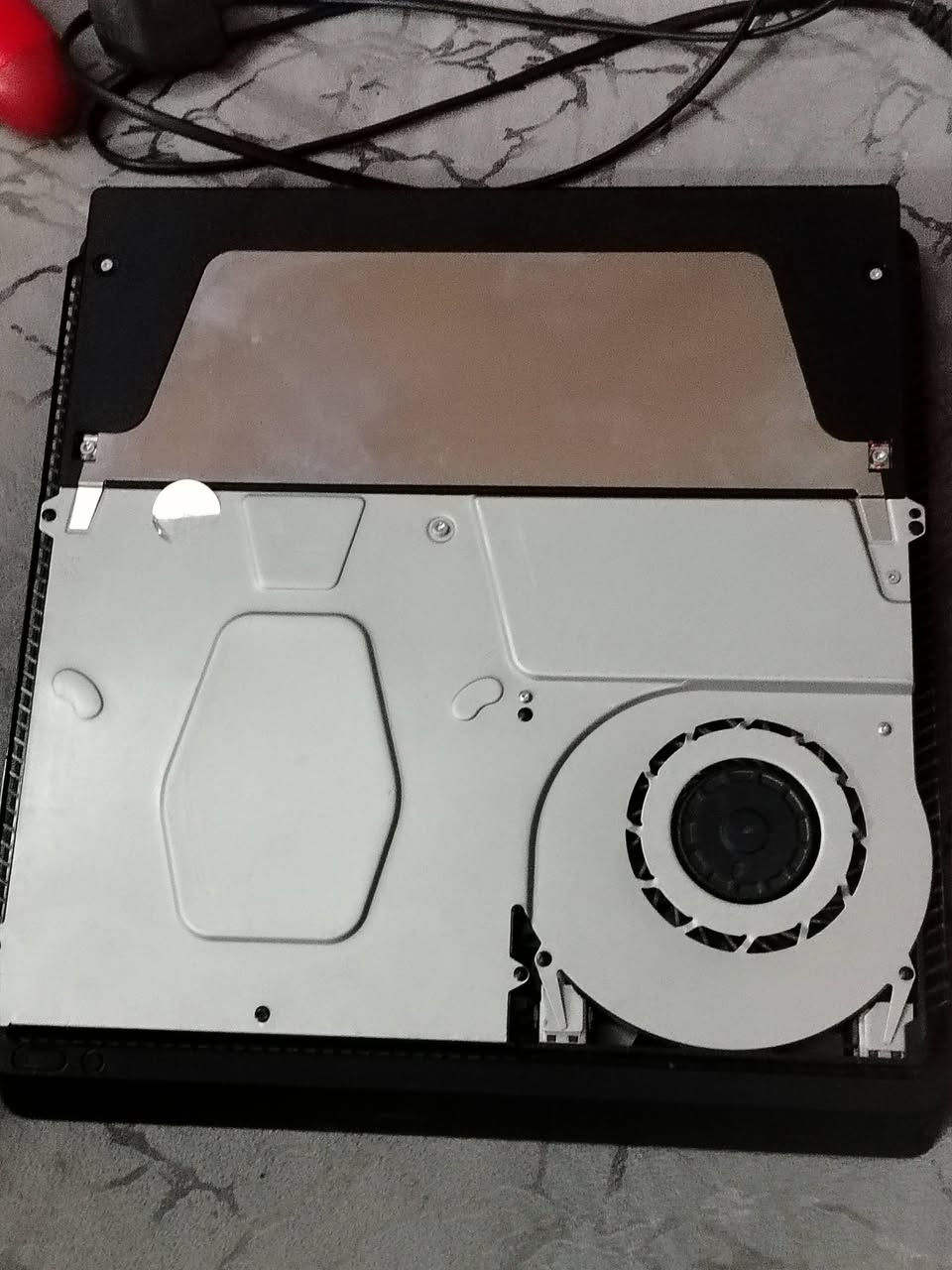 بلي فور 4 للبيع الجهاز كلش نضيف يجي ويا لعبتين گود اوف فور وا GTAV او يجي ويا يدتين وا كيبل HD جديد وال كارتونةوال شاحنة مال يدات السعر 300او بي مجال التواصل على الرقم ***********
