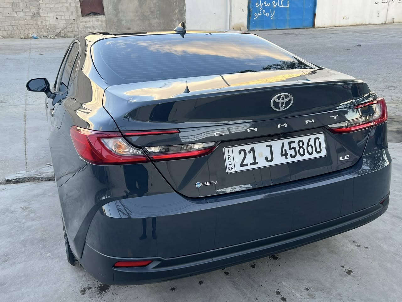 Camry HEV  2025 LE 
sayaraka bas bonyty boyaxa 13 hazar roshtuwa hamw giane bashart zor mazbuta karty jam rashy bo yak sall haya 
LE  hamw  mwasfaty dyara …
Nrxy 245 gallaw kamek majal 
Tkaya agar mushtary nabwy sarey xot mayashena 
La bar away hamw shtek bas krawa
***********
***********
