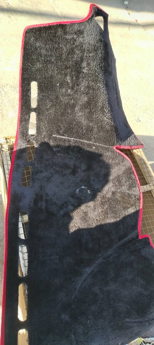 عطر مال اكسن مضلع  و فرشه مال دشبول للبيع عطر جديد ما مشدود بعد ***********السعر 30الف
