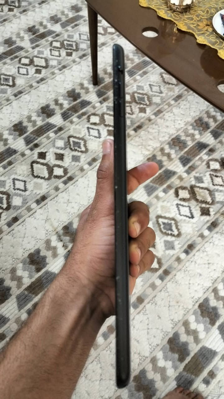 الشاشة: 7.9 إنش من نوع IPS LCD.
الدقة: 1024 × 768 بكسل (كثافة 162 بكسل في الإنش).

​المعالج: Apple A5 (ثنائي النواة بسرعة 1.0 جيجاهرتز).

​الذاكرة العشوائية (RAM): 512 ميجابايت.

​سعة التخزين: تتوفر بخيارات 16 أو 32 أو 64 جيجابايت (لا يدعم بطاقة ذاكرة خارجية).

​الكاميرا الخلفية: 5 ميجابكسل (تدعم تصوير فيديو 1080p).

​الكاميرا الأمامية: 1.2 ميجابكسل (تدعم FaceTime بدقة 720p).

​البطارية: سعة 4490 مللي أمبير (تدوم حتى 10 ساعات من الاستخدام).

​نظام التشغيل: صدر بنظام iOS 6 وكان آخر تحديث رسمي يدعمه هو iOS 9.3.5.

​التصميم والوزن: سمك 7.2 ملم، ووزن حوالي 308 جرام
سعر 40 الف .


**إذا كنت صاحب هذا الإعلان وتريد حذفه لأي سبب، رجاءا أرسل رسالة إلى الدعم الفني**