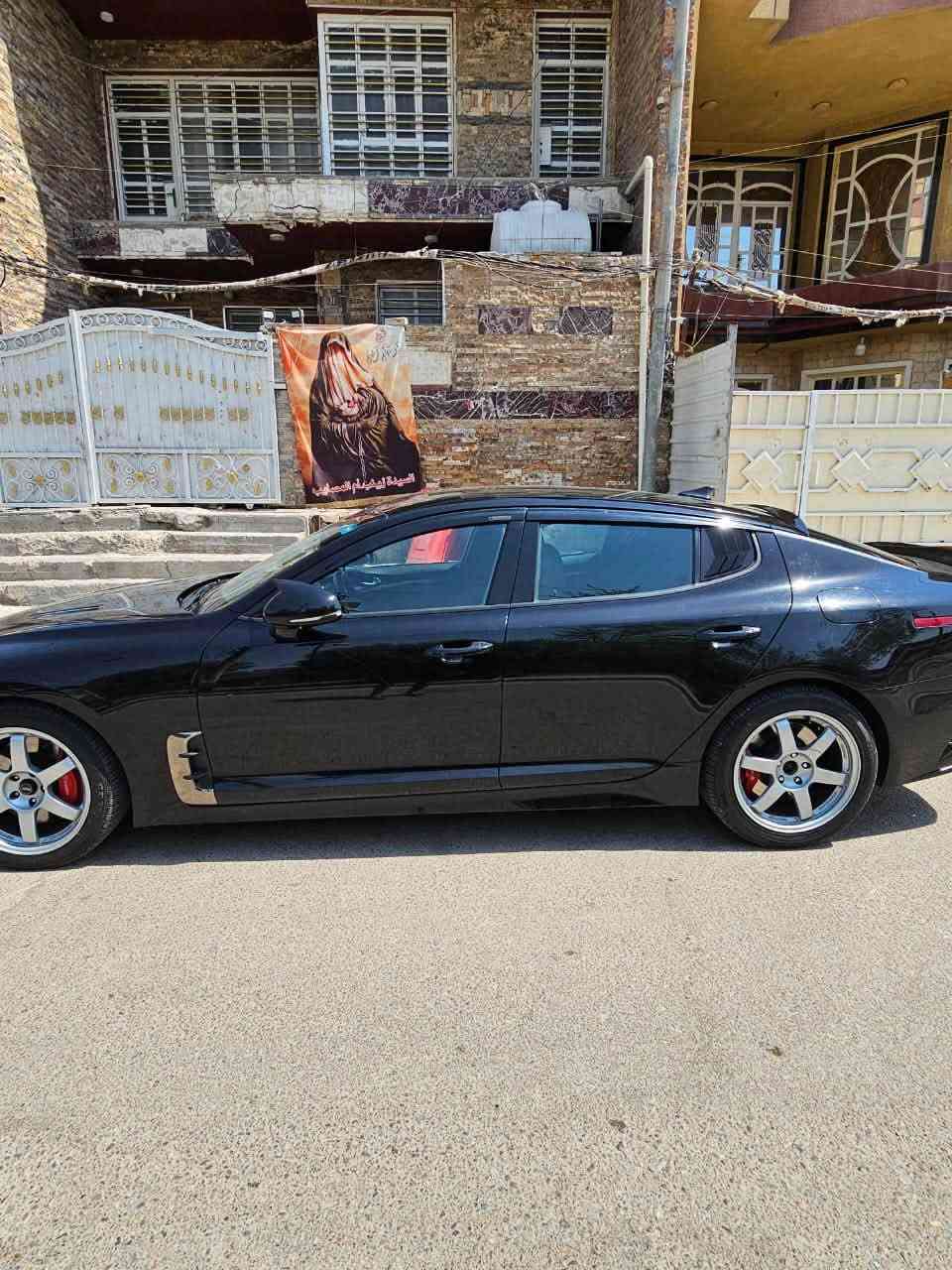 كيا ستنكر 2018 ماشيه 84الف ميل مواصفات ال GT1 حادثها بنيد فقط
بصمه 
تدفئه كشنات 
تحكمات ستيرن 
شاشه 
5 مودات قياده
شفتات 
مري شفط 
رادار 
كشنات جلد 
لد امامي خلفي 
كامره دواره 
عليها دبات وتفريغ
مكانهه حي الخضراء 
***********
السعر 150
