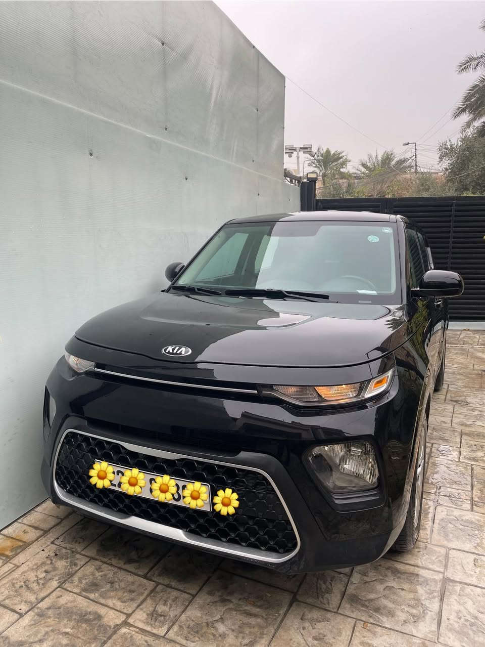 السلام عليكم
🔥 للبيع – Kia Soul 2021 🔥

✔ موديل: 2021
✔ وارد: أمريكي
✔ المحرك: 2.0 لتر DOHC 16V
✔ ناقل الحركة: أوتوماتيك 
✔ اللون: أسود
✔ ماشي: 27,000 الف مايل 
✔ شاشة + بلوتوث
✔ نظام ABS
✔ كشافات أمامية حديثة

مواصفات اخرى : كار بلي ، كاميرا ،مثبت سرعة ،توقف ذاتي ، حساسات اطارات ، شاشة تحكم، وضعيات قيادة   

السيارة وارد امريكي الضربة مرفقة بالصورة 
وصارت بيها كدحة موضحة بالصور 

📍 السيارة جاهزة للفحص في أي مكان
كير مكينة صدر ميكانيك وكهربائيات السيارة مكفولات وباكيت
بيها ايرباك بردة فقط ومصلح    
السعر 127 ورقة  وبيها مجال ورقة رقم اربيل 

للاستفسار: ***********
فقط واتس اب

شكرا للجميع
