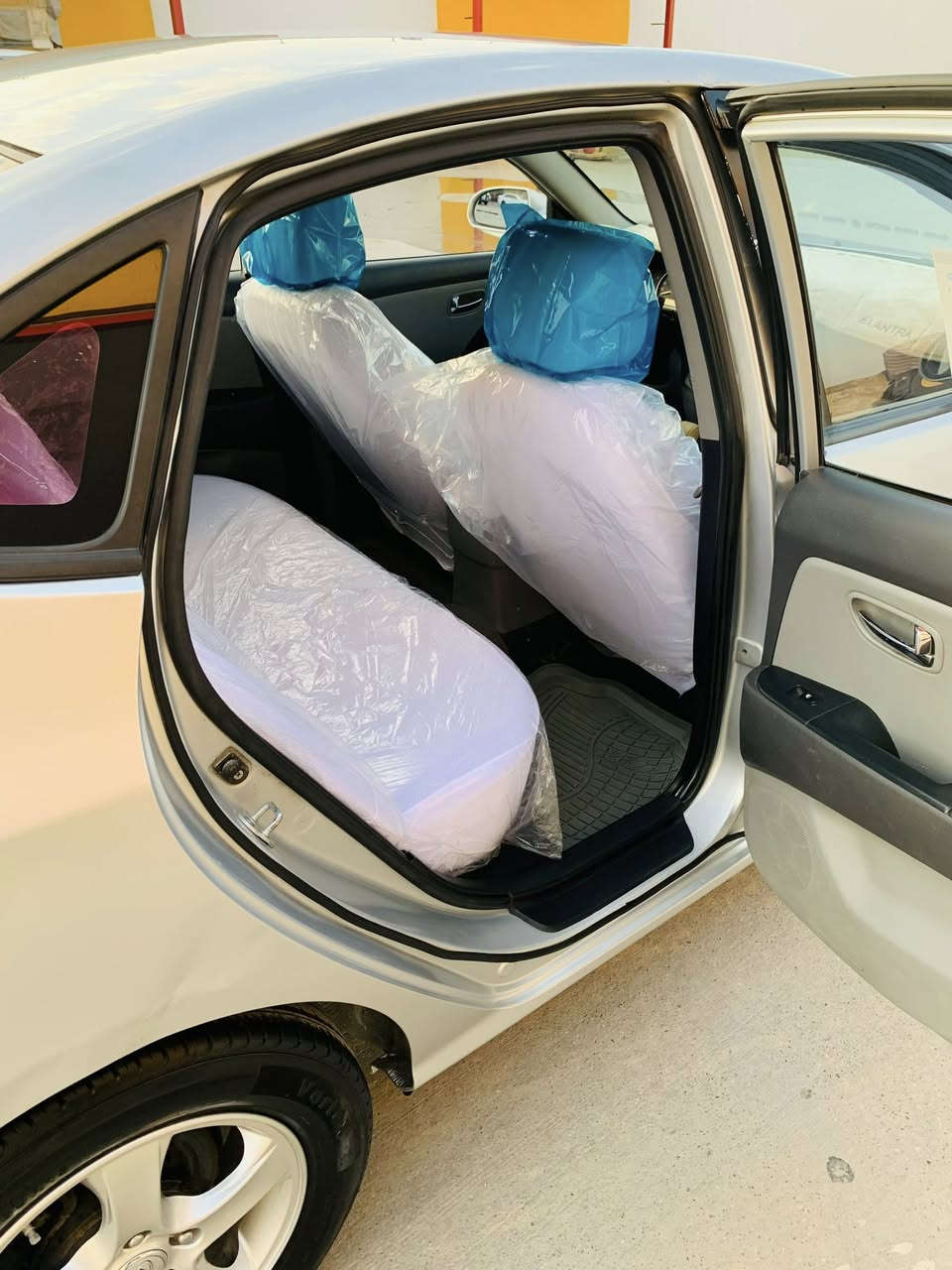 هۆندا ئاڤانتی2010
نمونە لەجوانی کامل مەسرەف کراوە بۆ هیچ مەگەڕێ 
ڕۆن تازە گۆڕاوە
٤ویلو تایەی لۆک 
بەردی گۆزی تیایە بەشەرت
سەیارەکە فولە تەنیا سڵایت نیە

گێڕ مەکینەی بەشەرت✅
کارەبای بەشەرت✅
سەقفی بەشەرت✅
دەحمو لێداویبەشەر✅
absمەزبوت
کامل مەسرەف کراوە 

نرخ 50گەلاو مەجالێکی کەم
***********
