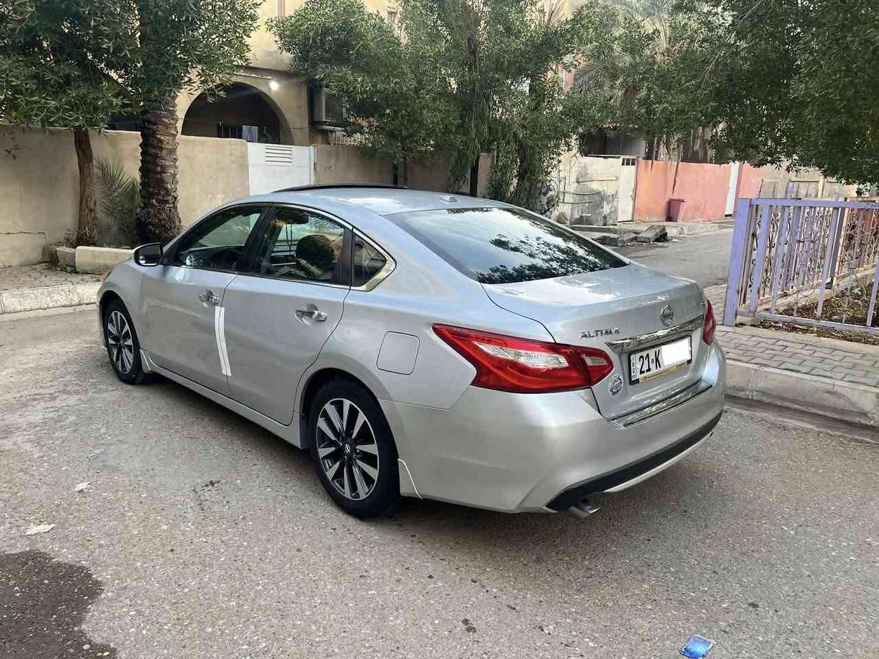 سلام عليكم سيارة للبيع نيسان التيما2017 SV سليمانية  فول مواصفات
سلايت 
تبريد خلفي 
رادار جانبي 
تبريد لمس
تشغيل عن بعد 
بصمة ابواب
كشن كهربائي 
كامره خلفيه
تحكم استيرن 
ويل كب
مانع انزلاق
شاشه بلاديه 
لايت زنون عالي ناصي اصلي
گير جديد 23 براد جديد
محرك وگير بشرط كفاله  تخم تاير جديد وسنويه ماساقطه الى 2028
صور ضرر وسونار مرفق مع صور بدون دواخل 
مكان سياره ديالى المقدادية رقم ***********
سعر 125 وبيهه مجال SV فول
