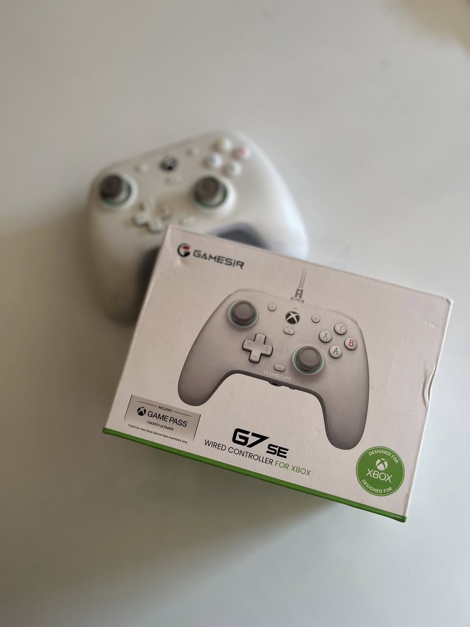 للبيع :
اكس بوكس سيريس اس اصدار 23 
نضافة 100‎%‎  كامل المحلقات  
مع جوستك گيم سير اصلي  
الجهاز مامفتوح  ابد ، وياه اشتراك گيم باس  
سعر جهاز 370 الف .
 موجود واتساب ***********
