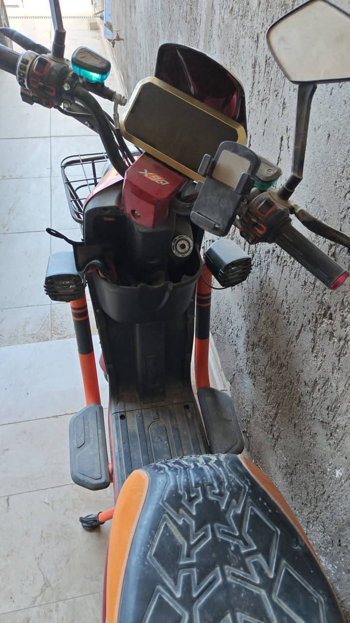 السلام عليكم دراجه شحن للبيع نوع HIS ..X900...نظيفه مستعمله قليل..الدراجه بيها خلل بسيط ..مواصفاتها 6بطاريات ..شاشه ديجيتال.حامل موبايل..السعر 500الف..وبيها قليل مجال...الاتصال بالرقم ***********..العنوان البلديات شارع المقدام...
