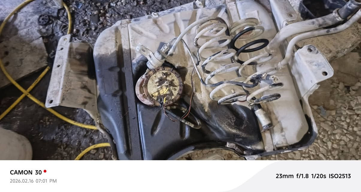 السلام عليكم 
للبيع اغراض تفصيخ جيب شيروكي 
2000 
وياله حجم 17عدد 2
لويات خلفي امامي  تخم كامل 
سبير بلادي 
ماطور ماسحات كامل 
بريشر بريك كامل هوه والعمبار 
تانكي بانزين كامل بدون عبوه 
مبخره بانزين كامله 
ضفيره  كامله 
عقل 
باور ستيرن 
جعمقه ستيرن 
دشبول كامل بس الايرباكات طاڰه 
دكت تبريد كامل هوه والفريز كامل 
فراشة اكسل 
رباطات خلفي عدد 2
بطاين لون اسود عدد 4
جامة السائق 
ماطورات جام كاملات 
تخم كشنات عدد 4لون اسود 
يدات بيبان عدد 4
قفالة تخم 
يدة جنطه 
نرمايد جامه خلفيه 
وعندي هواي اغراض تفصيخ 
للاستفسار الاتصال 
***********
مكاني النجف الاشرف
