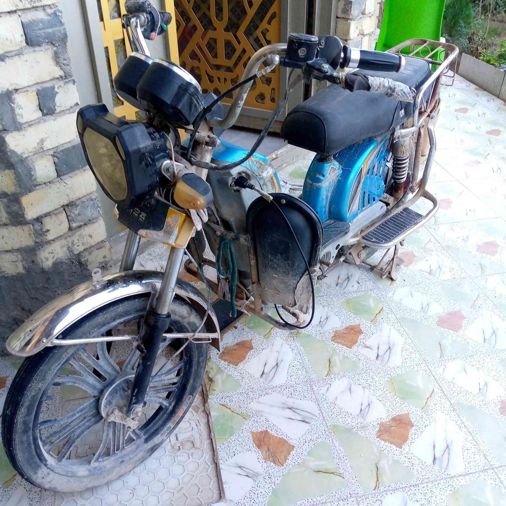 باسيكل شحن للبيع 
بطاريات نص عمر 
سعر 200
م. ***********
