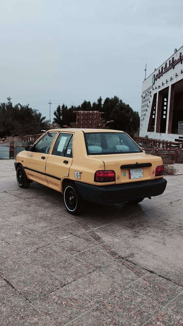 سلام عليكم سايبه مديل 15 سياره جديده وجهزه ما بيه أي نقص سياره كفاله ما عده جملق لكدام سياره دوشمه تخام تاير جديد وبيه فطر زغر من لصبع بل شاصي ليمنه رقم بغداد مصفره هيه وغرمات مكاني مجمع بسمايه رقم***********
