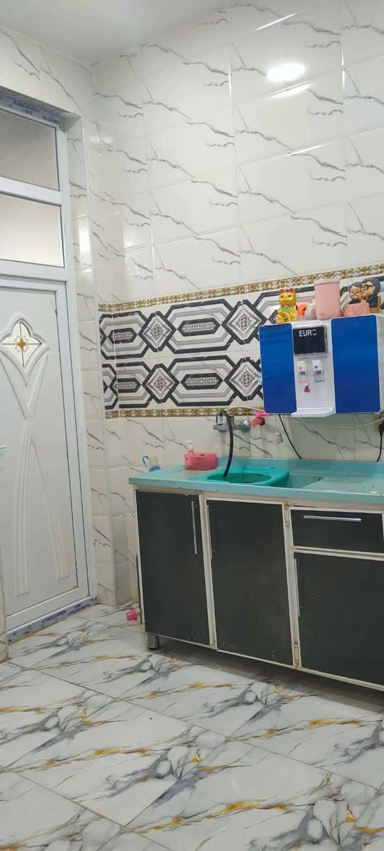 مشتمل  للبيع
 مساحته  ١٠٠ متر 
العنوان.. #زين_القوس  شارع  الشيرازي   قرب #مدرسة_عمود_الدين  

يتكون من طابقين   
الطابق الأول. غرفه  واصاله واستقبال ومطبخ وصحيات  
الطابق االثاني  غرفه  واصاله  وصحيات.   

ملاحظه الطابق الثاني عوزه لبخ وبياض  

 لسعر ٨٨ وبي مجال


**إذا كنت صاحب هذا الإعلان وتريد حذفه لأي سبب، رجاءا أرسل رسالة إلى الدعم الفني**