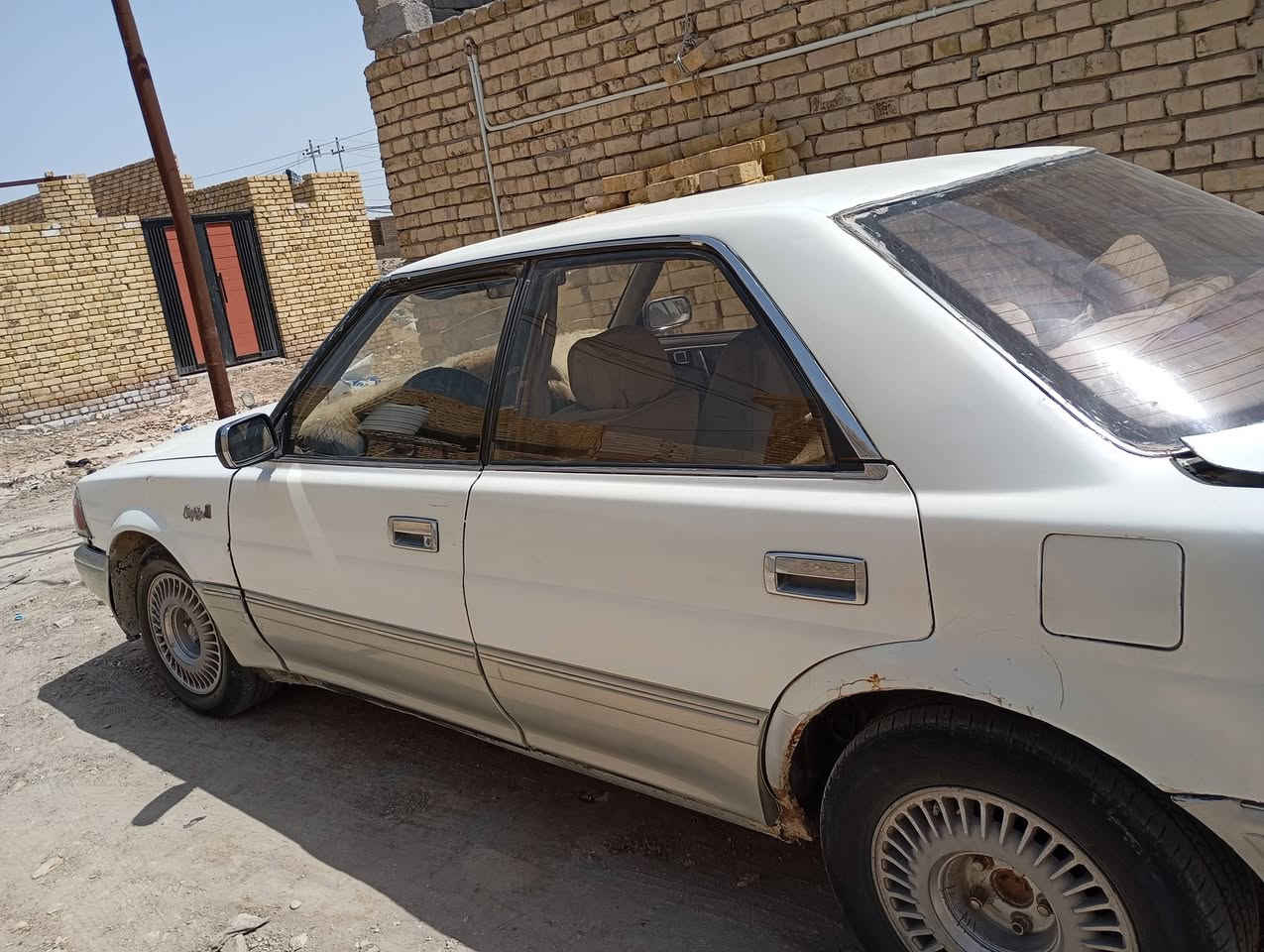 السلام عليكم
سياره سيدان موديل 89 
السنويه كارتونيه صاقطه ***********
