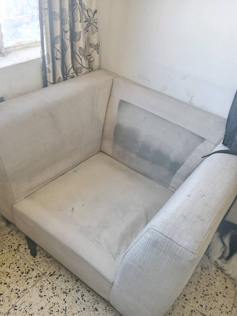 تخم كويتي تكمة سبرنك من تحت قنفة ام النفرين وقنفتين منفصلات عن بعضهم 
بـ 150 وبي مجال  العنوان بغداد الشعب