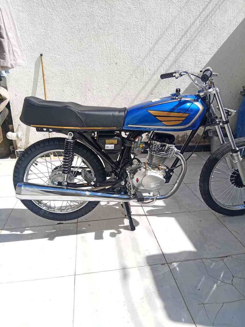 سلام عليكم دراجة لبيع امس كملت تعمير كله 26اوراق سكنر 7 اوراق بعدهه مامسحوكه محرك سيجي أبو الحربه مكاني ناصريه سجن الصلاحي سعر 900وبيهه مجال الشراي يشلع عيوني اذا شوفهه غاليه عليك اعبر المنشور ***********لحد يراسل شنو تفاصيلهه هاي كل تفاصيل ول صور كدامك
