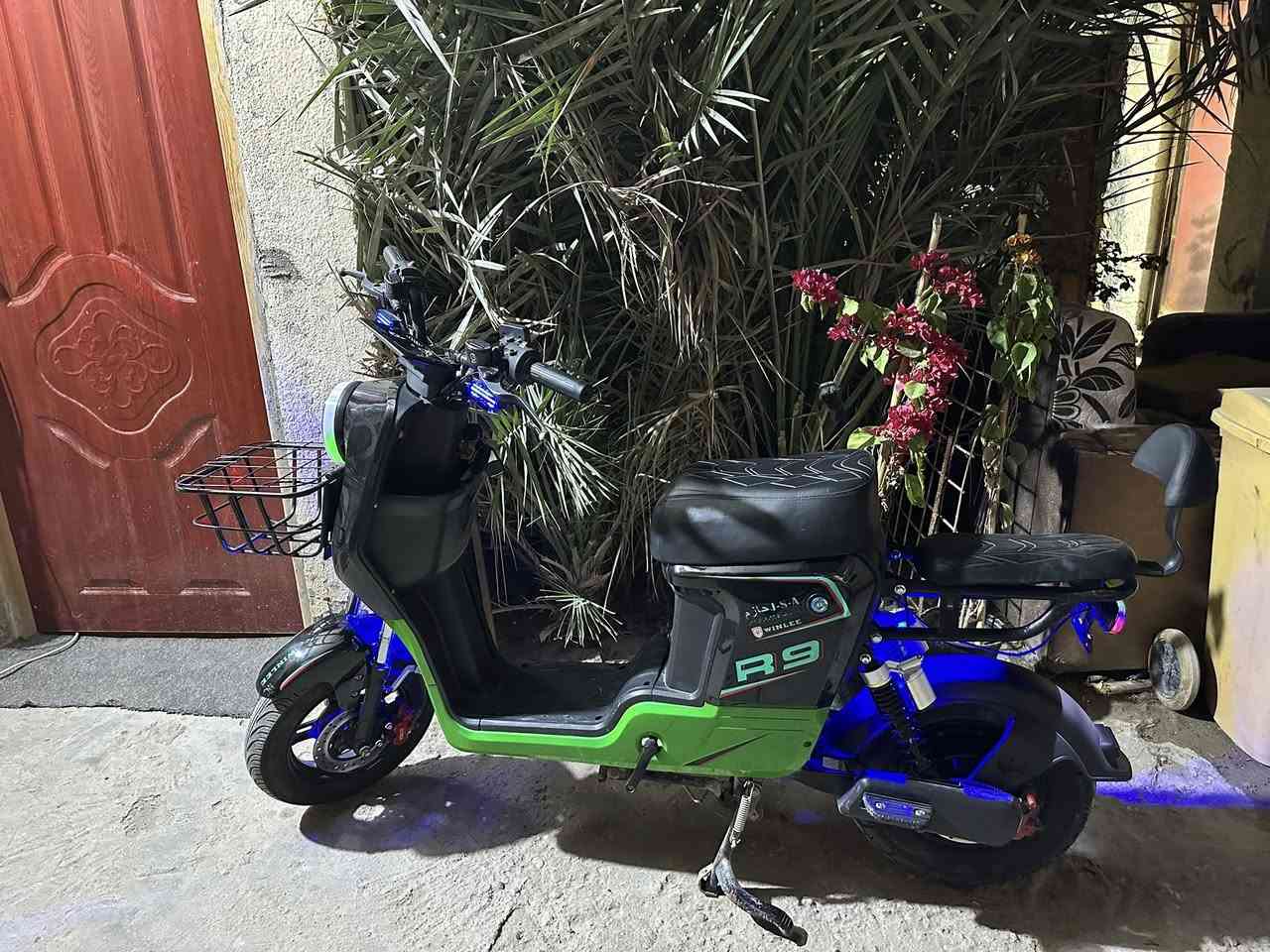 سلام عليكم 👋🏻
دراجه شحن ار 9  للبيع ✅
ستخدام قليل   دراجه مكفوله كفاله عامه تجي وشوف بعينك 

5 بطاريات دبل حجم الكبير 32 امبير نوعيه  ونلي الاصلي / 4 نمر سرعه  100 سرعه حقيقيه 70  

كهربايات كلهه شغاله لايت عالي وناصي دبل اشاره اشاره يمنه ويسره هورن ابلوتوث شاحنه الاصليه السعر375  قفلها لا تداهرني وتعب روحك وتكسر بالسعر قبل لا تجي ومن تجي لان ماكو هيج سعر مناسب بهيج نظافه  مستعجل على بيعتها 

واتساب : ***********
العنوان 📍 : البصرة / التنومه /
