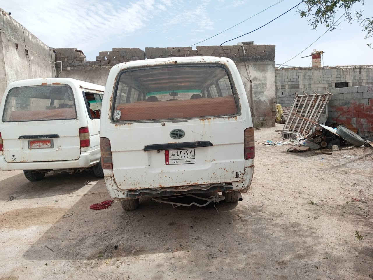 السلام عليكم سياره للبيع فتون موديل 15 المكان البصره الهارثه سياره راعيها بغداد السعر 31 وبيها مجال للشرايه على الفيس ما متواجد على اتصال او المراسله على الواتساب على هذا الرقم ***********
