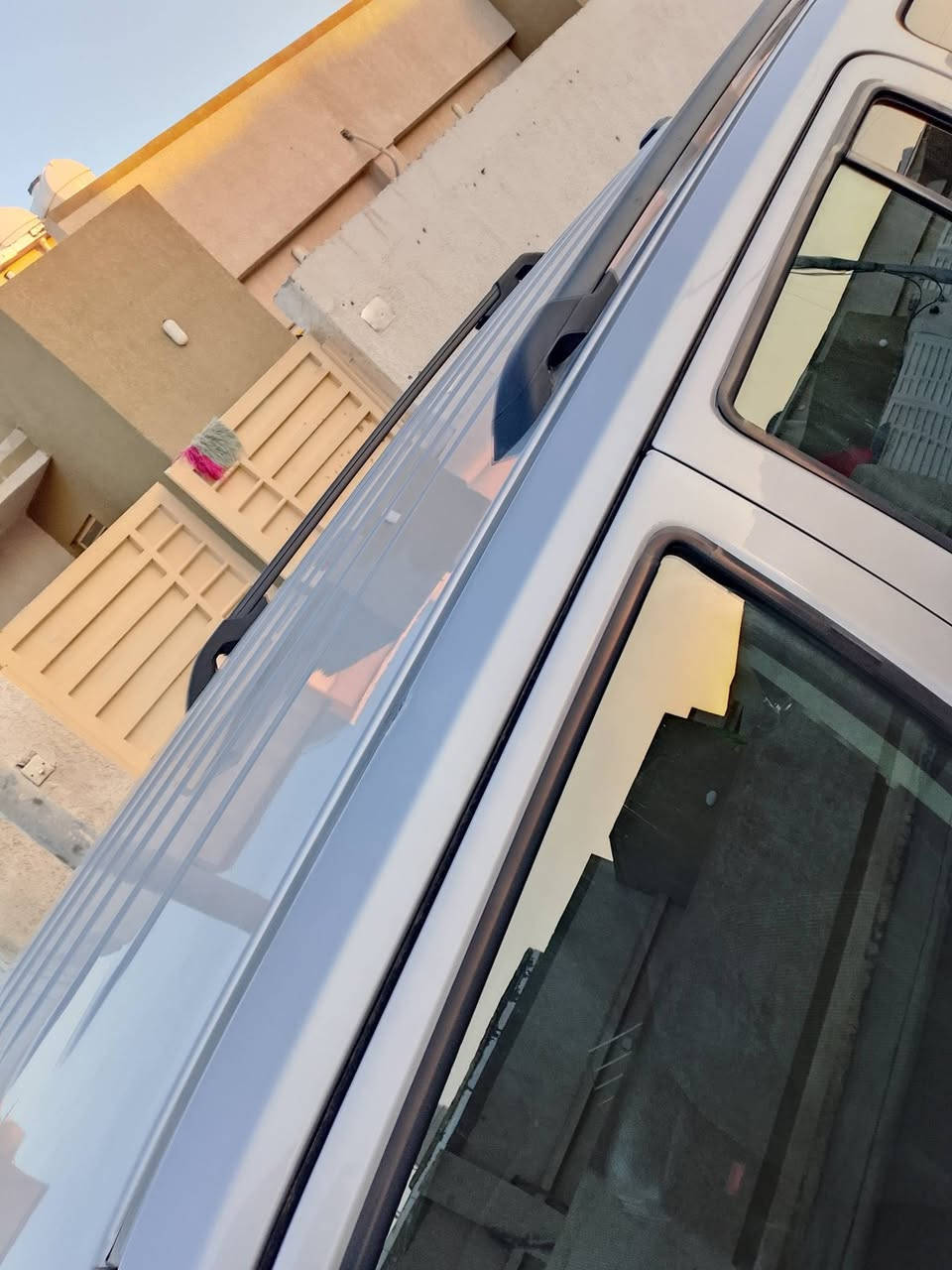 جيب باتريوت 2017 السياره حادثه بصيط بس خشم الجاملغ وشويه من البنيد باقي مكفول جاهزه رقم انكليزي بسمنه ثاني يوم تحويل السعر 110 وبيه مجال حك الجيه ***********
