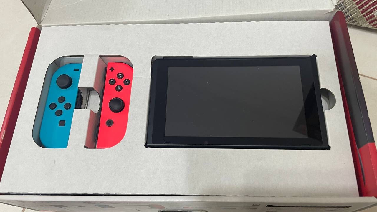 nintendo switch v2 flashè,tous les accessoires,une pochette et une manette
8 jeux (mario carte,zelda ,it takes two,red dead redemption…),carte mémoire 65gb


**إذا كنت صاحب هذا الإعلان وتريد حذفه لأي سبب، رجاءا أرسل رسالة إلى الدعم الفني**