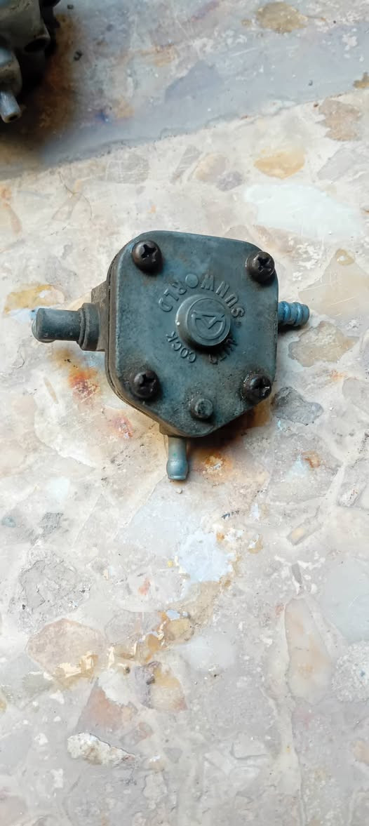 سلام عليكم كابريتر مال 120 وفاكيوم اصليات وصلنصه بلديه  وكور مال 140 كامل المكان الشعب ***********
