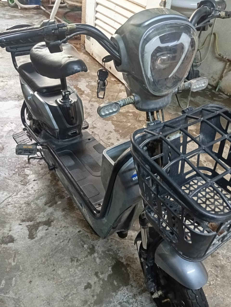 السلام عليكم دراجة شحن حجم 14 للبيع السعر 100 وبيهة مجال مكاني بغداد حي العامل بطاريات نقصها الرقم***********
