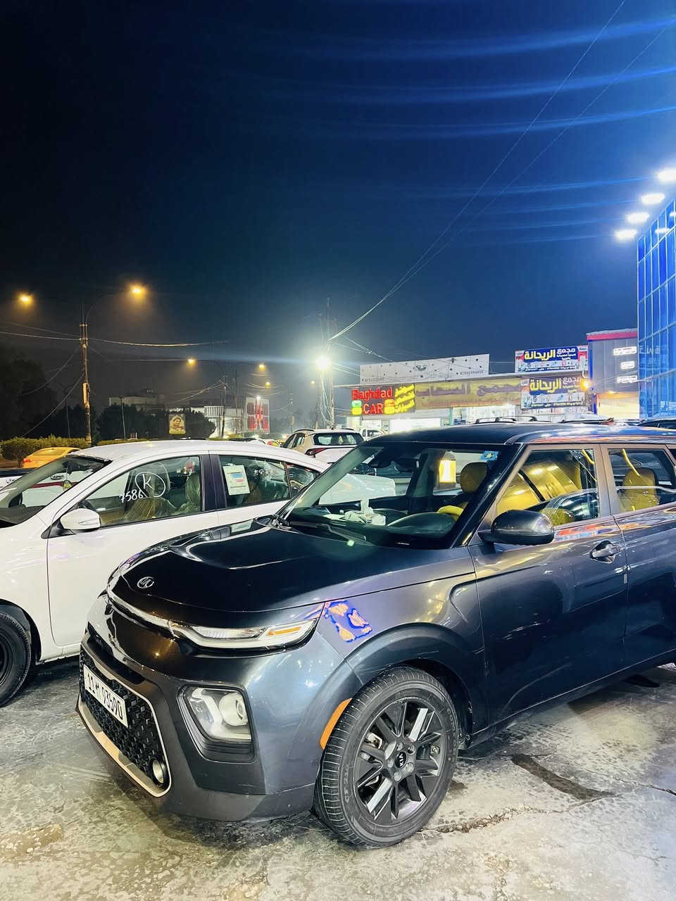 السلام عليكم كيا سول موديل 2020 السياره فول من عدا الفتحه 
١:كرسي كهرباء 
٢:كشنات تدفئه تبريد 
٣:بصمه 
:٤دخول بدون بصمه
٥:حساسات ركن
٦:كامريه خلفيه 
٧:ماشيه32الف 
بنيد صبغ ولباب وبيه شكم قطعه بارد قليلة }
للإستفسار على هذا الرقم   ***********
