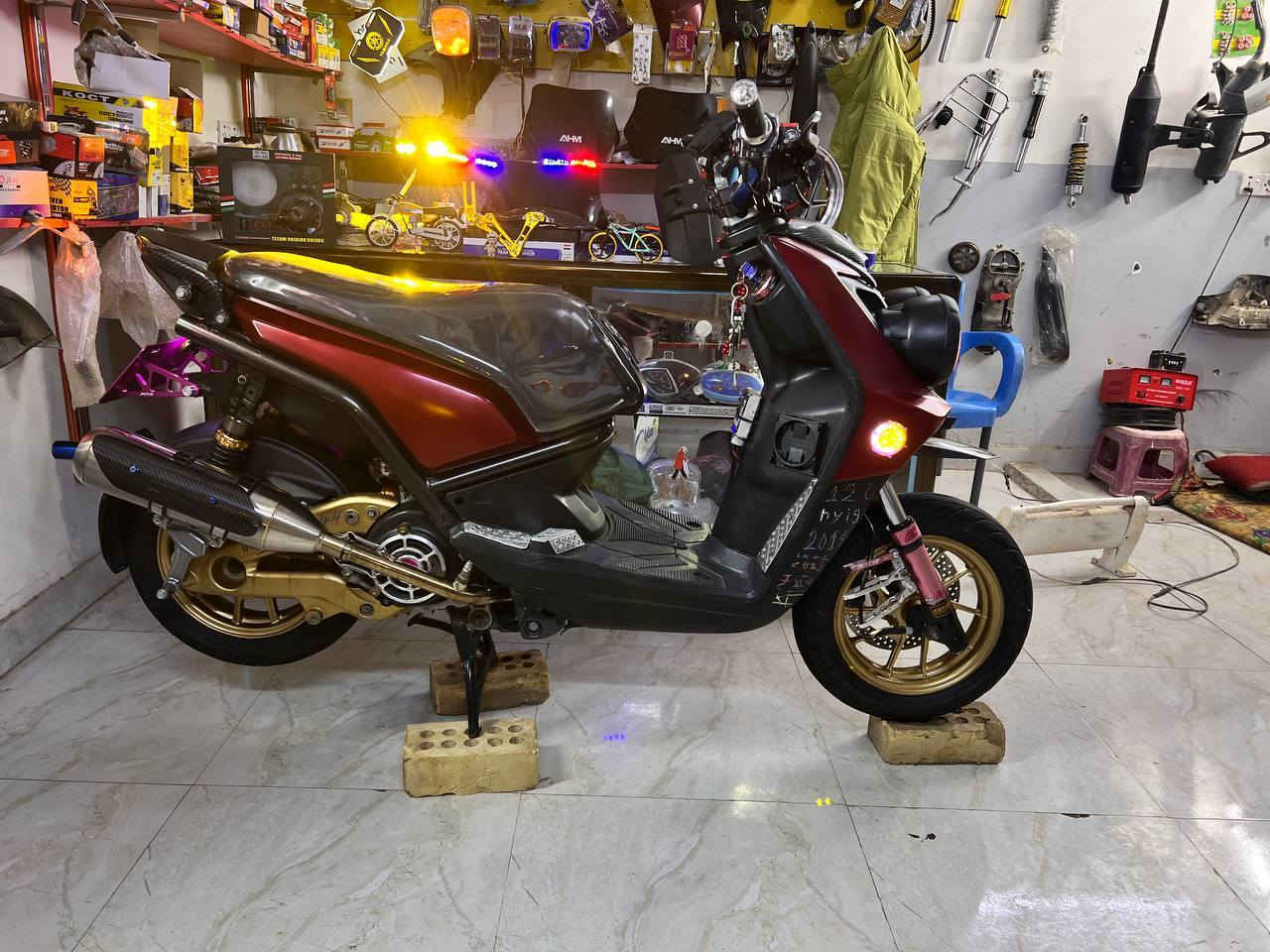 سكنز موديل ١٤ دراجه مكينه بلاد تزويد كلجات قبق كلجات من دبلات من سلف مهم دراجه شوفت عينك  مكانه واسط زبيديه رقمي *********** سعره خاص بيع فقط
