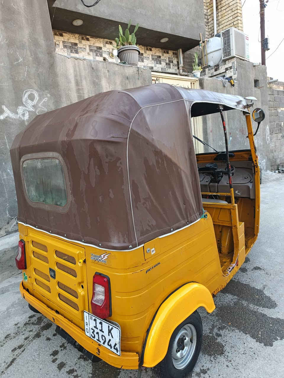 السلام عليكم تكتك للبيع مديل 20 شهر 12 رقم وسنويه تحويل ثاني يوم رقم انكليزي تكتك كشر بدون صبغ بس الدوس تكتك تجي تكلب وتقتنع وتاخذ  السعر ٦٥٠٠ وبيه مجال المكان بغداد ام الكبر ***********
