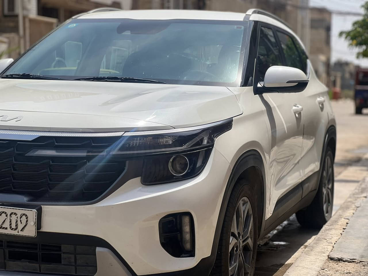 كيا سيلتوس 2024 | بغداد
وارد امريكي محرك 2000 دوش 
سيارة على ايدي نظيفة كلش 
ماشية 36 كيلو (22 ميل) 
حادث جانبي جداً خفيف بالجاملغ واطراف من البنيد والباب  ليبل واحد
بصمة تشغيل
بصمة ابواب
تشغيل عن بعد
شاشة كبيرة متصلة مع الكيج
رادار 360 درجة
مثبت سرعة
تحديد مسار
توقف ذاتي
3 وضعيات قيادة
لد اناره داخلي متغير
تبريد قطعتين
شادلها منظومة زينون 
كلش هواي مواصفات بيها عدا الفتحة 
السعر 178$ 
مكاني بغداد الزعفرانية ***********
