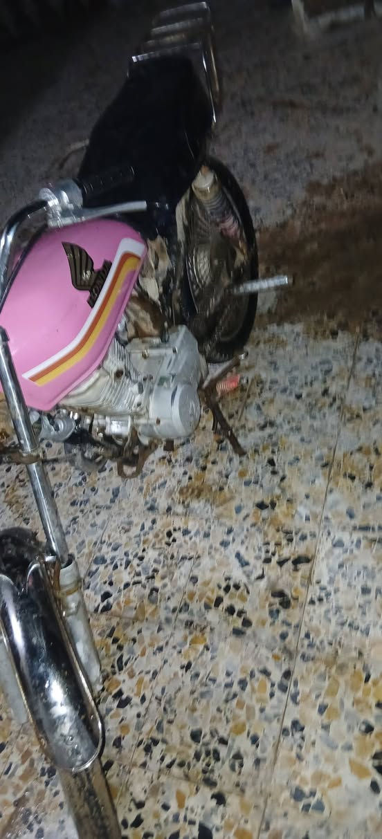 سلام عاليكم دراجه نامه شلامجه اورقها ضايعه ستوى مجفتها بدالها بوشه وبستم دراجه نضيفه وحلو وكفالك من البوكه امكان شط العراب جزيره يم جسر خالد سعر 280 وبيها مجال الستفسار ***********
